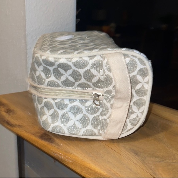 Audrey & Lewis Sparkly Silver & White Travel Bag - Picture 8 of 13